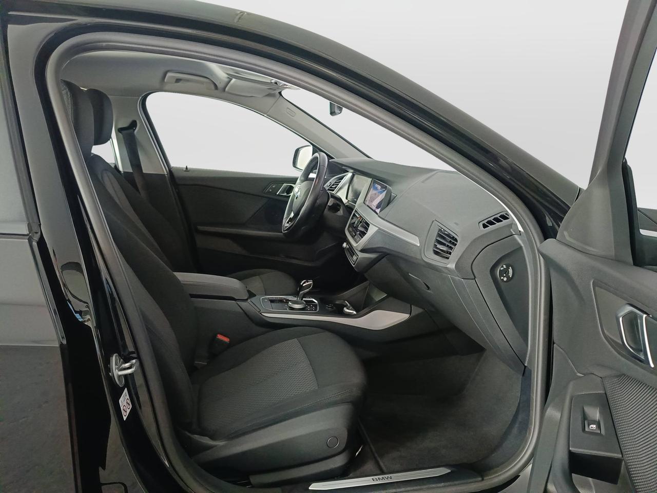 BMW Serie 1 F40 - 116d Business Advantage auto