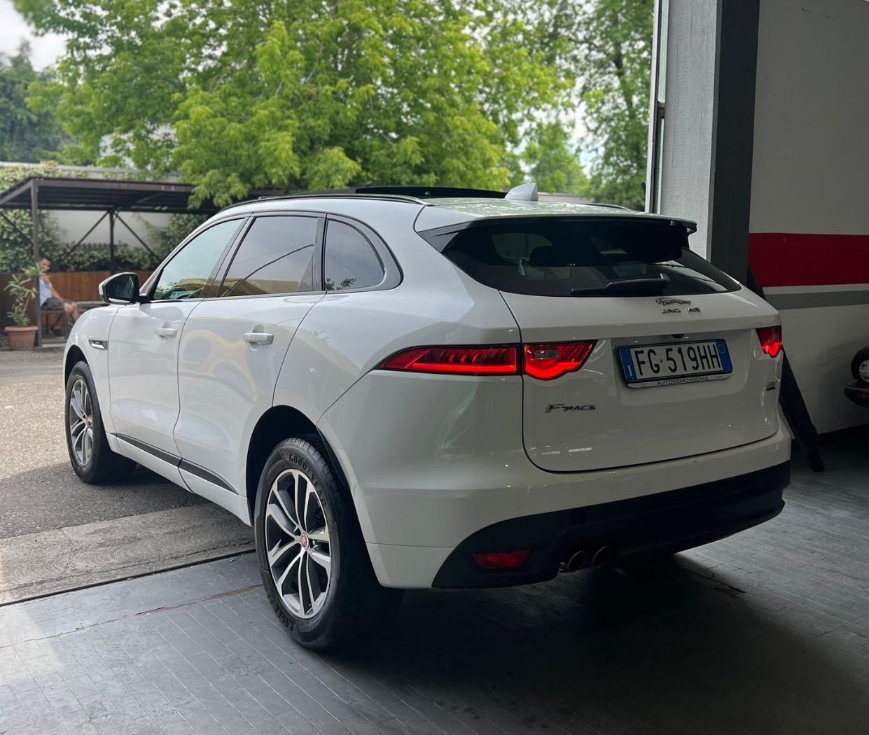 Jaguar F-Pace 2.0 D 180 CV AWD Portfolio