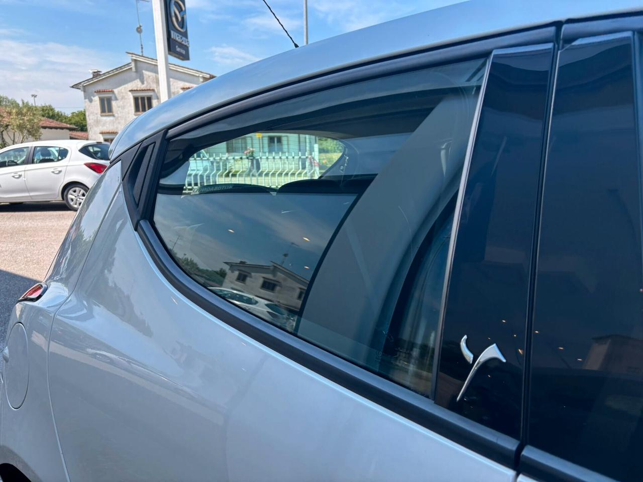 Lancia Ypsilon PLATINUM 0.9 TwinAir 85 CV DFN 5p.