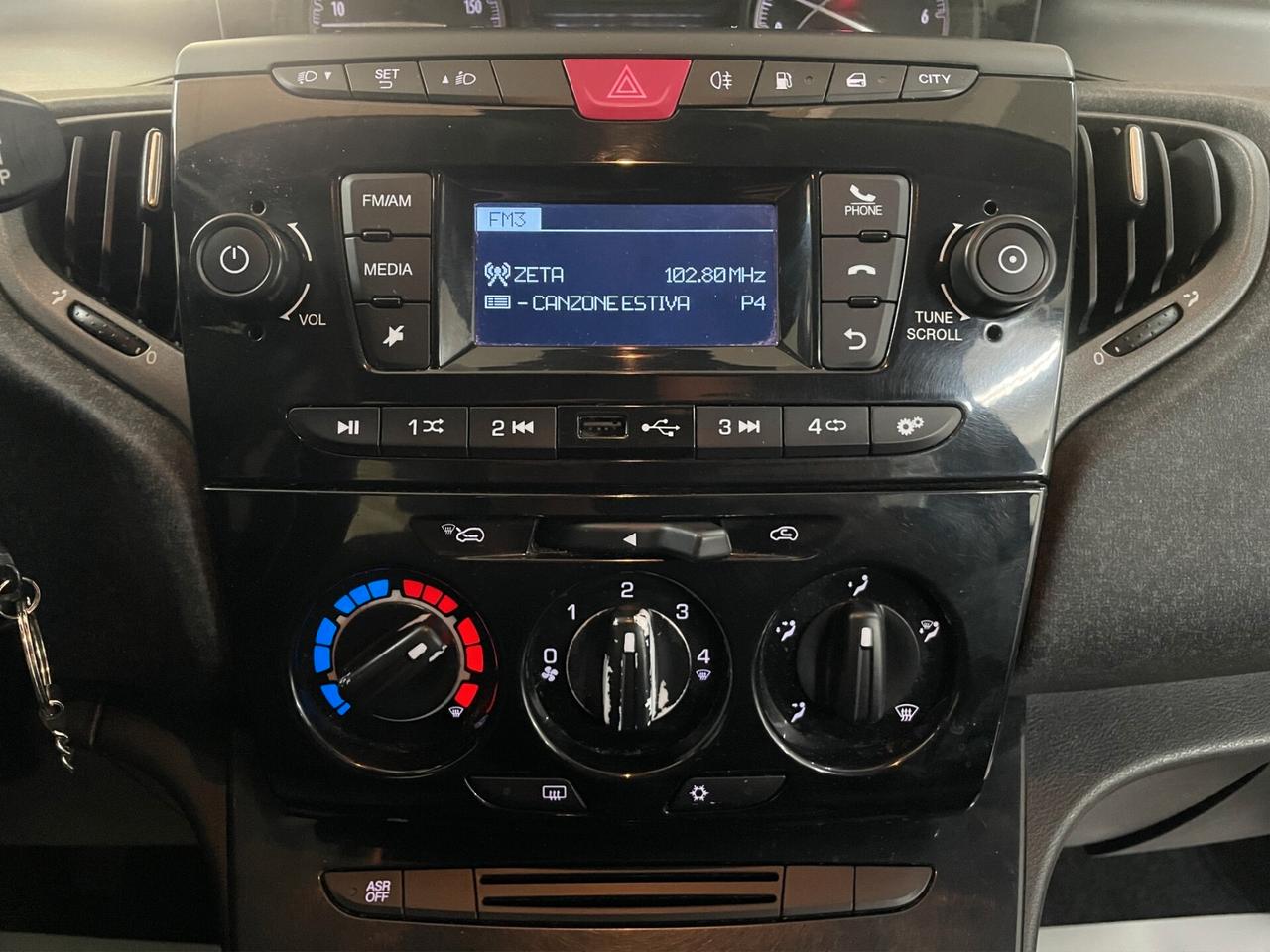 Lancia Ypsilon UNICO PROPRIETARIO - NEOPATENTATI