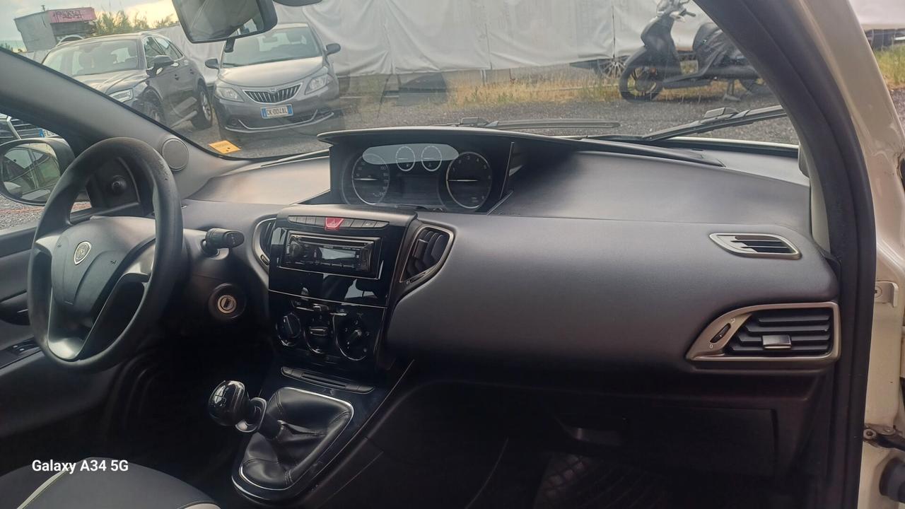 Lancia Ypsilon 1.2 69 CV 5 porte Elefantino