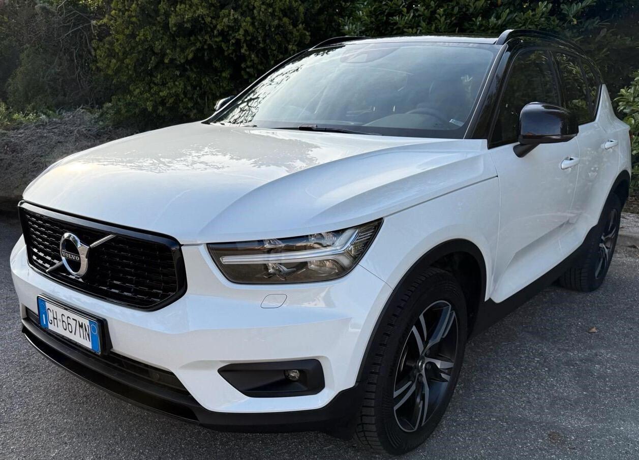 Volvo XC40 B4 AWD HYBRID Geartronic R-Design