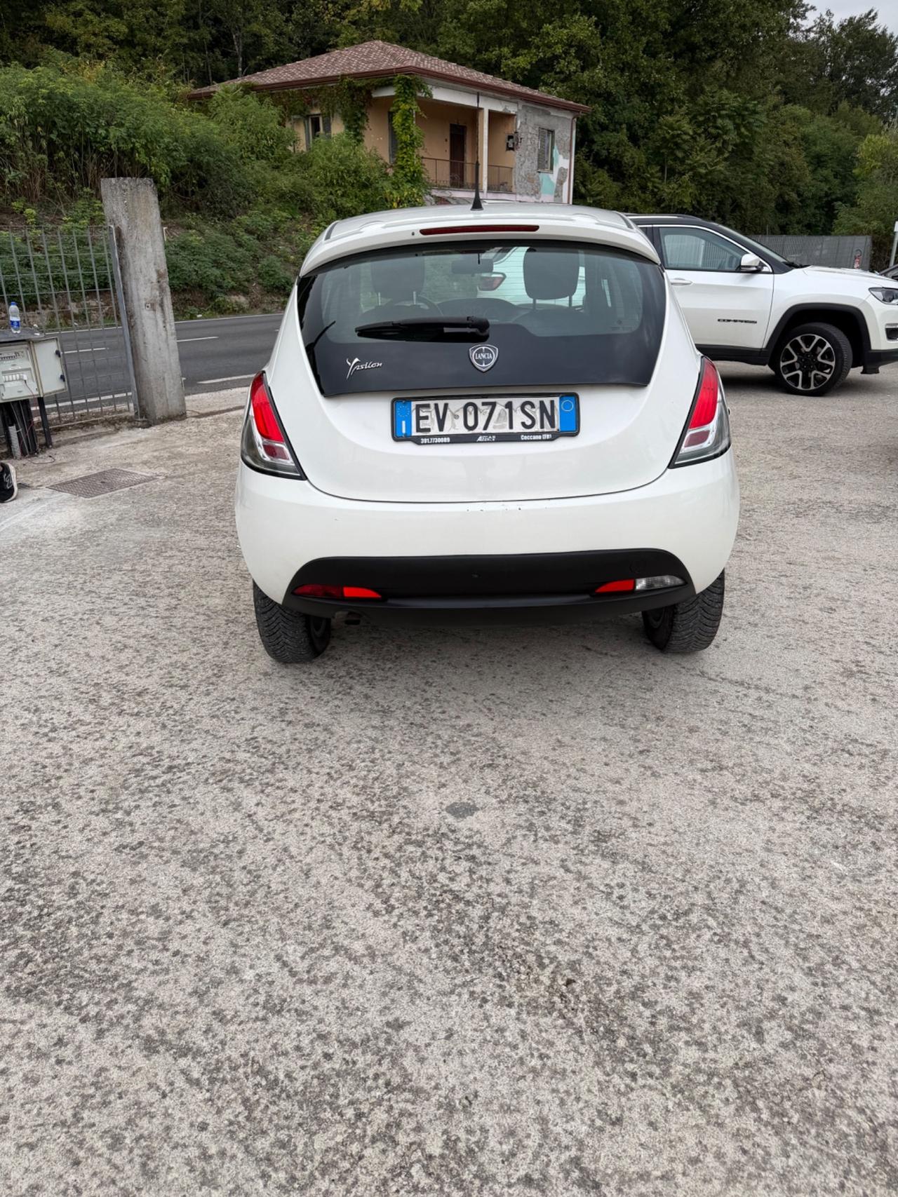 Lancia Ypsilon 0.9 TwinAir 85 CV 5 porte Metano Ecochic Platinum