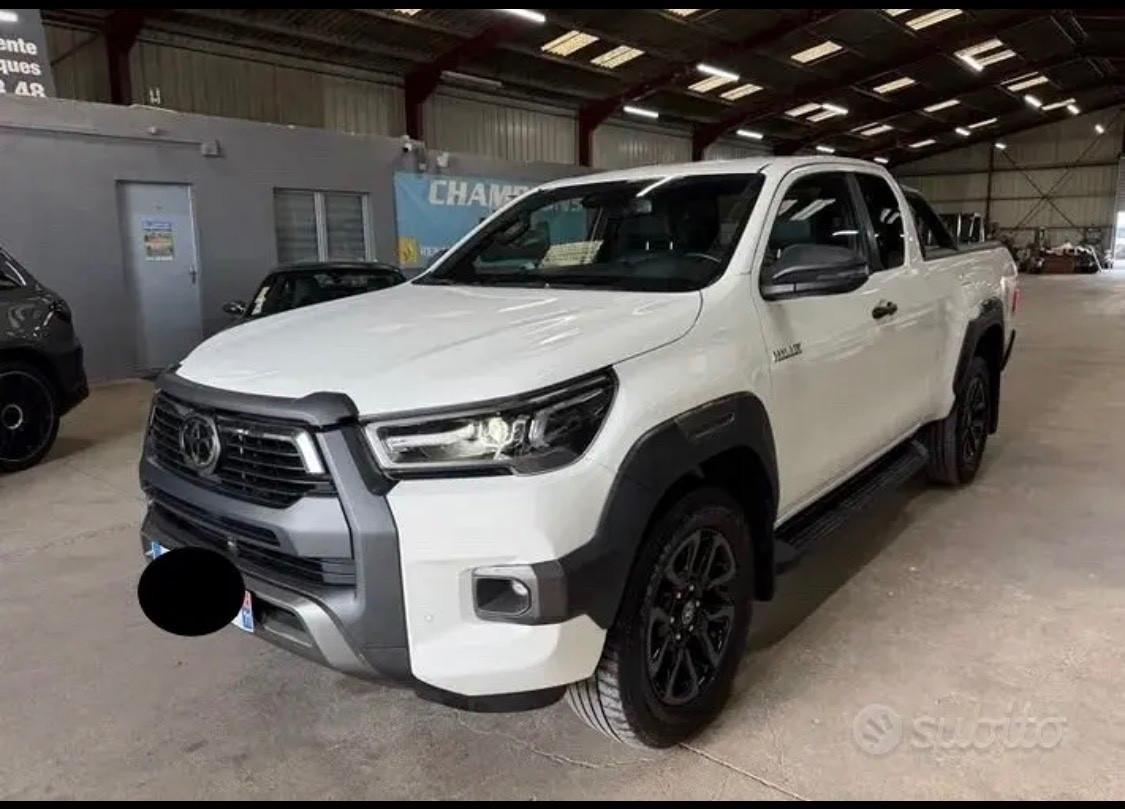 Toyota Hilux 2.8 D-4D A/T 4WD 4 porte Double Cab GR SPORT