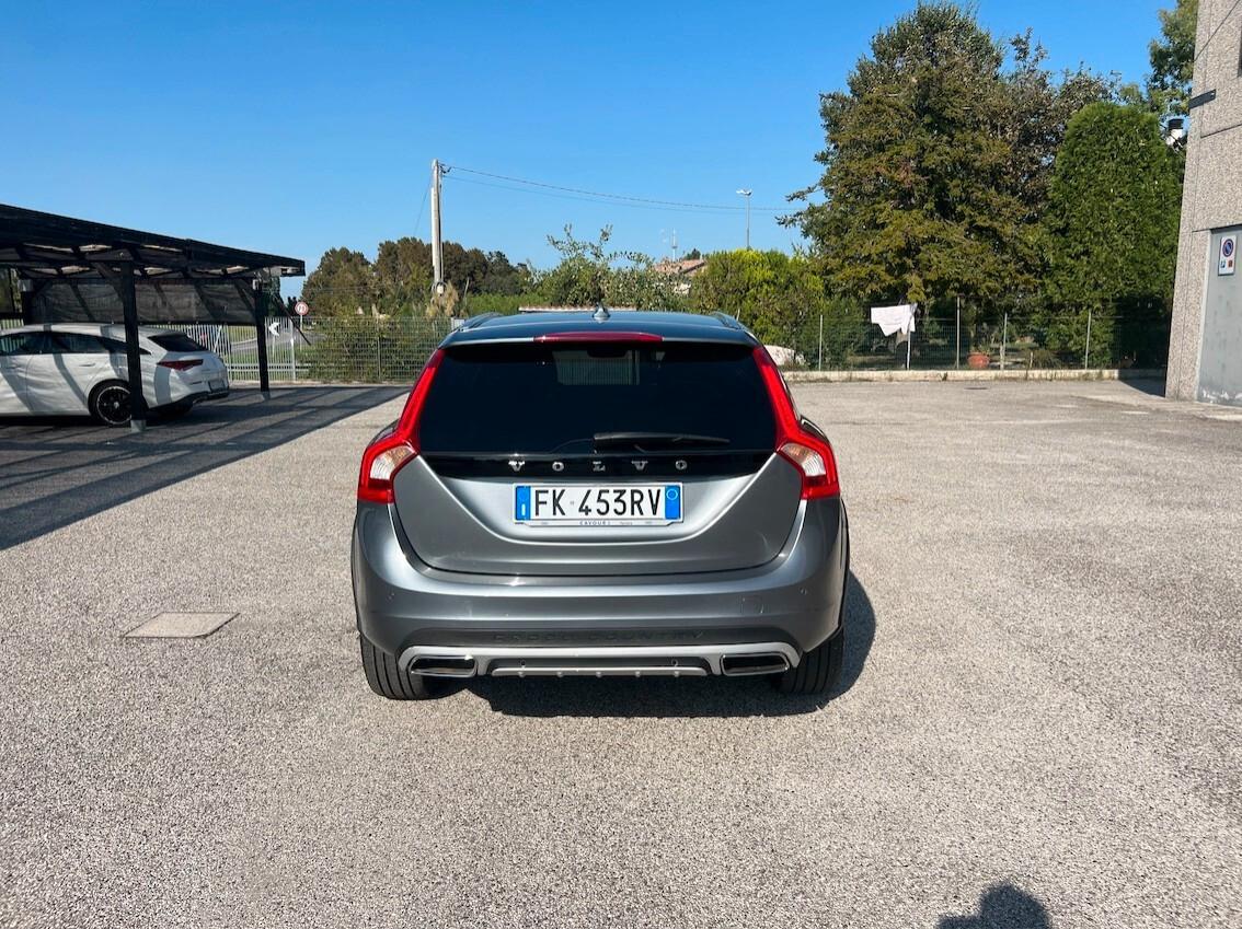 Volvo V60 Cross Country 2.0 d3 Plus geartronic - Pelle Navi Fari Led - FULL OPTIONAL