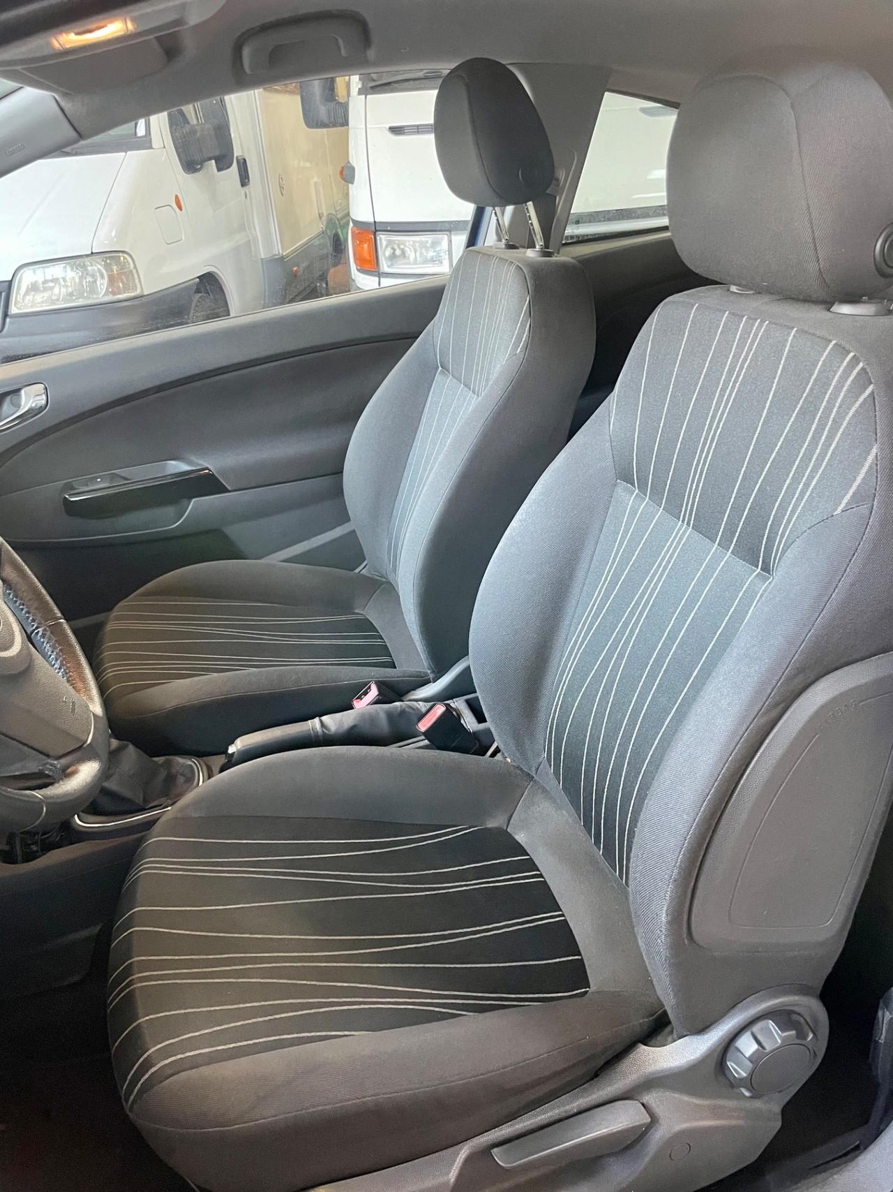 Opel Corsa 1.2 3 porte euro 5 per neopatentati