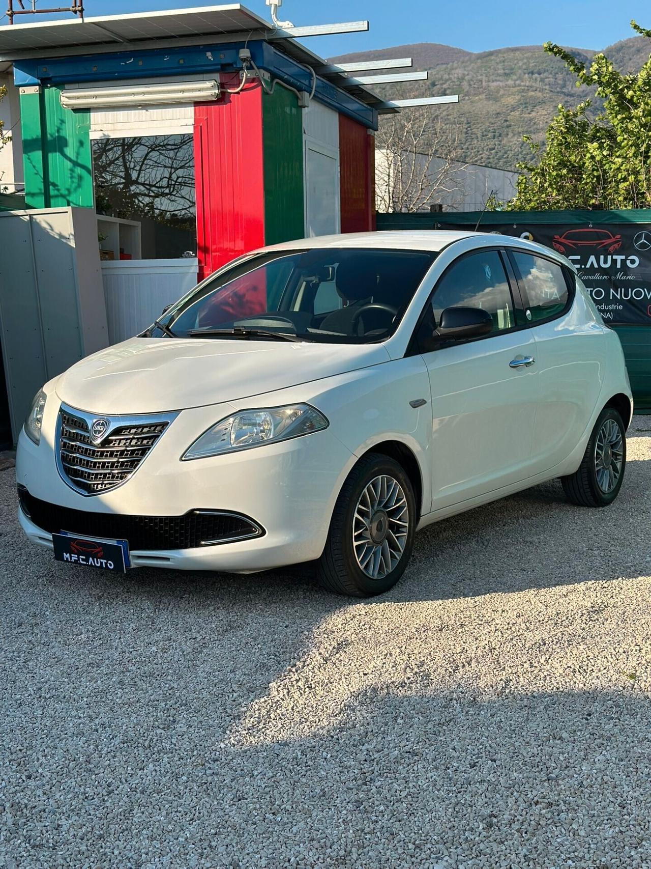 Lancia Ypsilon 1.2 69 CV GPL Ecochic Gold!!