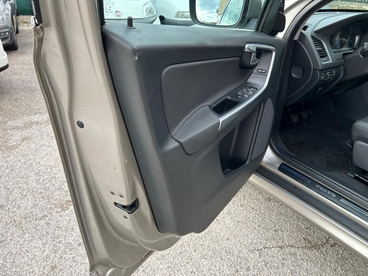 Volvo XC 60 XC60 D4 R-design Momentum Euro6