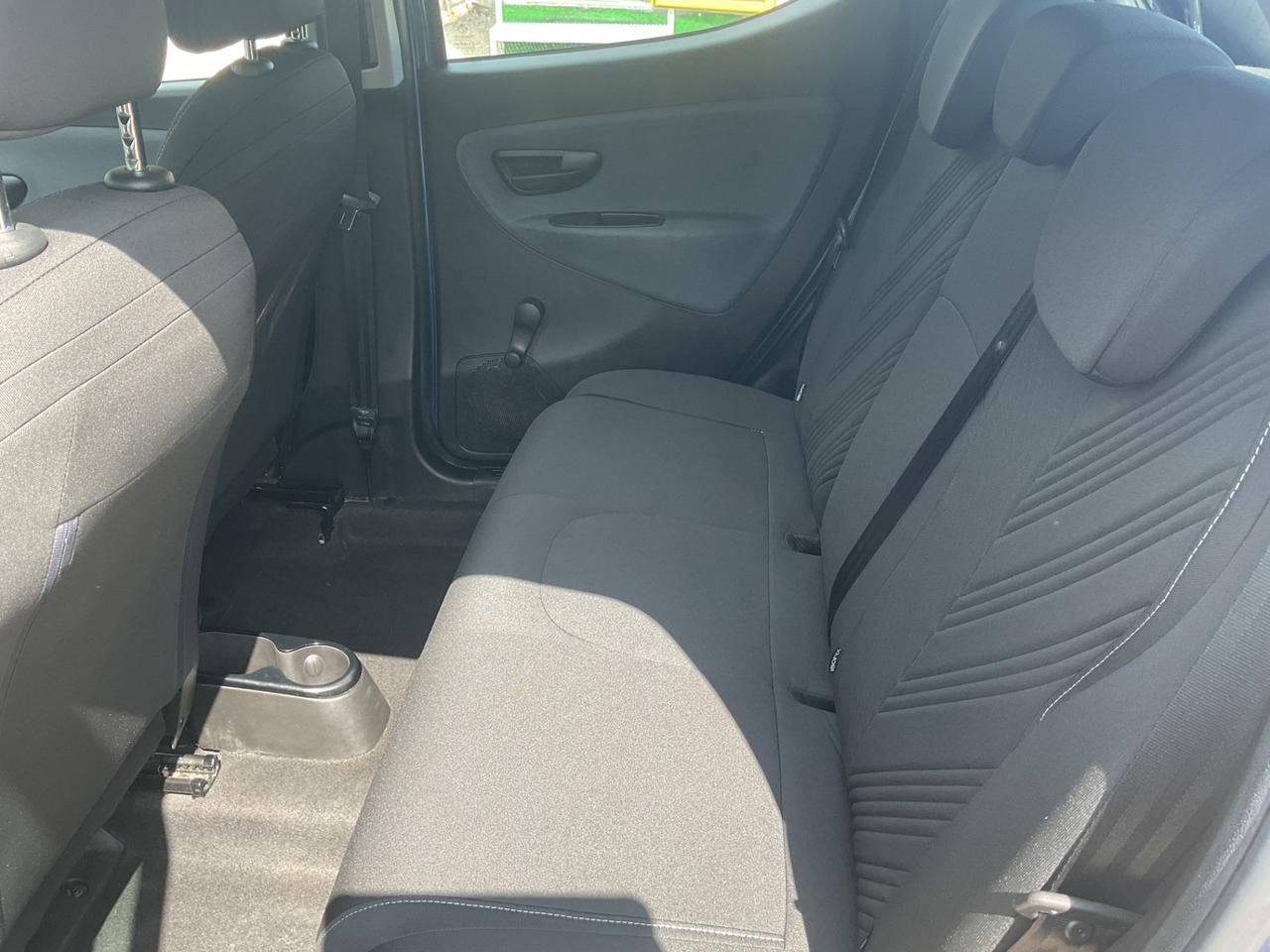 Lancia Ypsilon 1.0 FireFly 5 porte S&S Hybrid Ecochic Silver