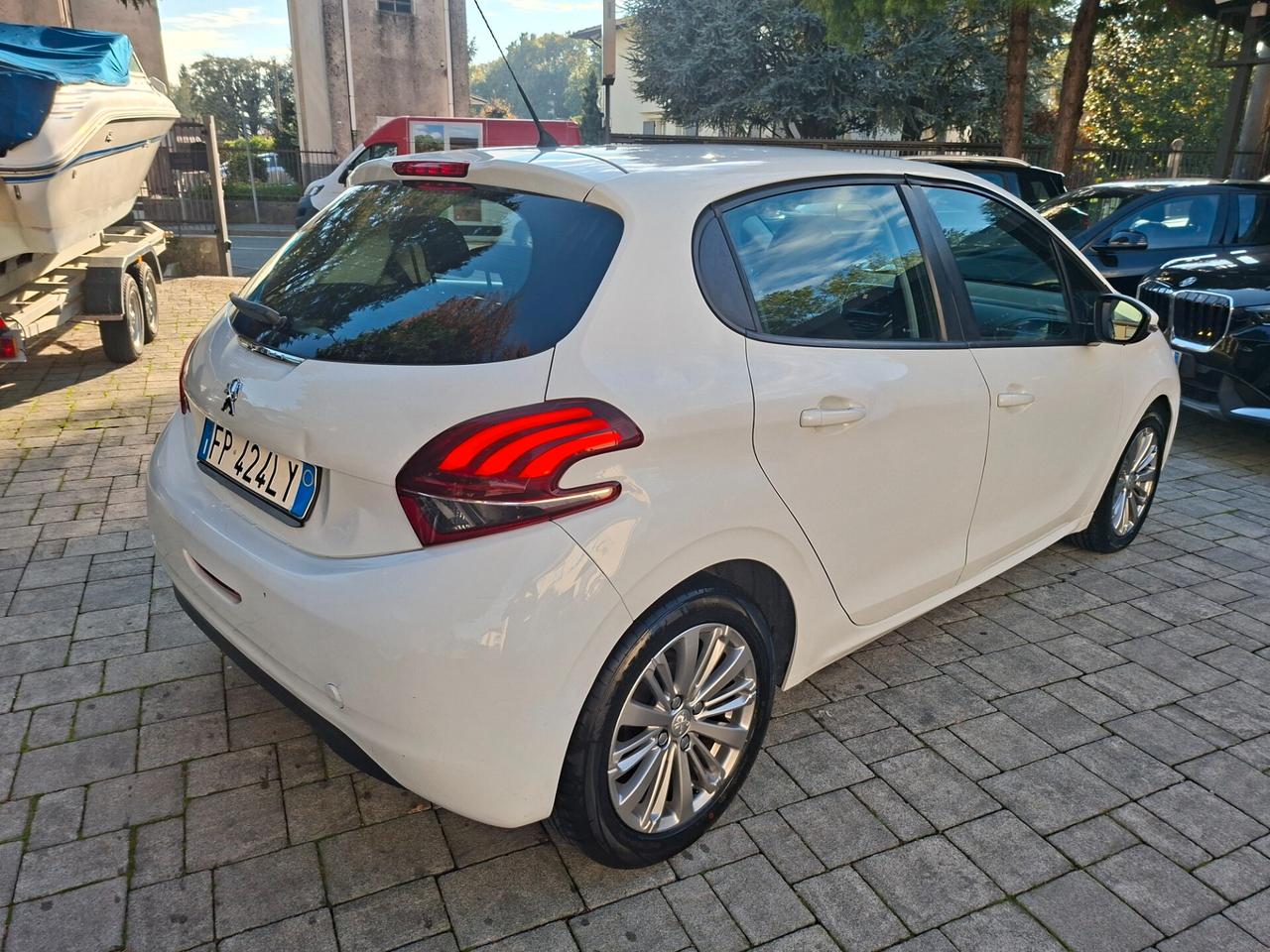 Peugeot 208 BlueHDi 75 5 porte EURO 6 - OK NEOPATENTATI