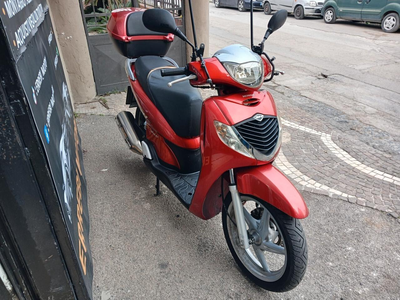 Honda SH 150 GARANTITO 12 MESI.