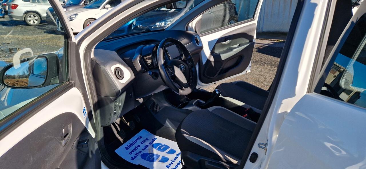 Toyota Aygo Connect 1.0 VVT-i 72 CV 5 porte