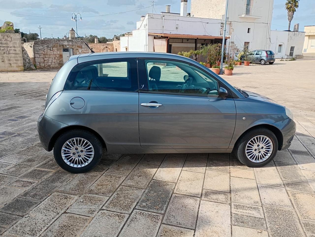 Lancia Ypsilon 1.2 Argento NEOPATENTATI