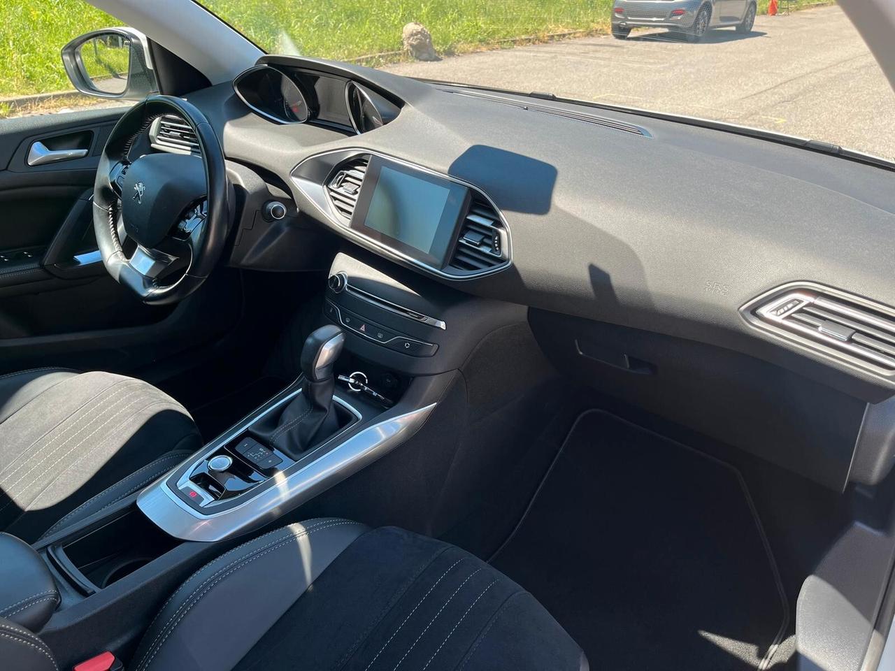 Peugeot 308 BlueHDi 120 S&S EAT6 SW Allure