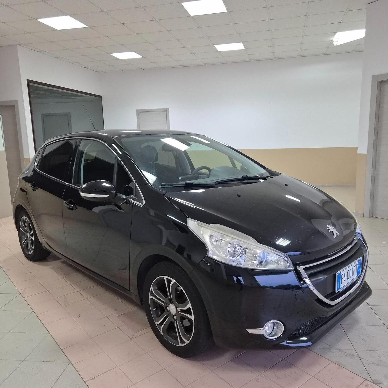 Peugeot 208 1.4 HDi 68 CV 5 porte Allure