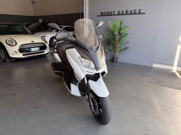 YAMAHA X-MAX 250