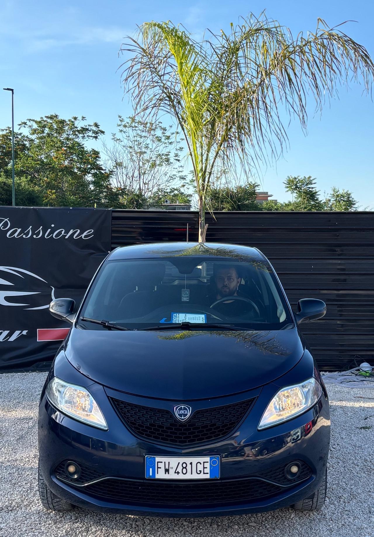 Lancia Ypsilon 0.9 TwinAir 5 porte Metano Ecochic Black and Noir