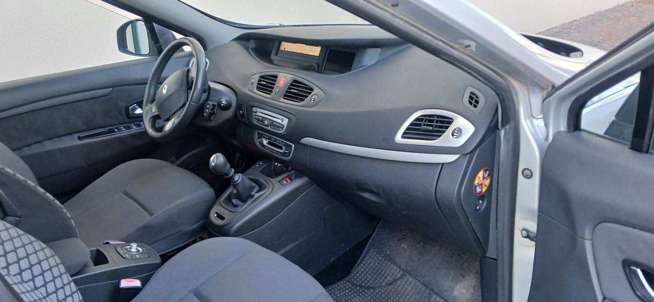 Renault Gran Scenic 7 posti neopatentati
