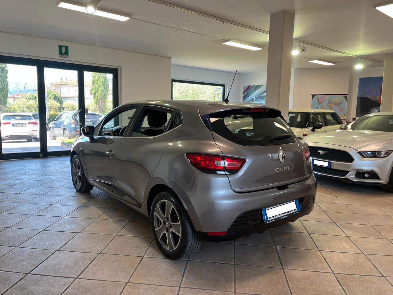 Renault Clio 1.2 75CV 5 porte COSTUME NATIONAL