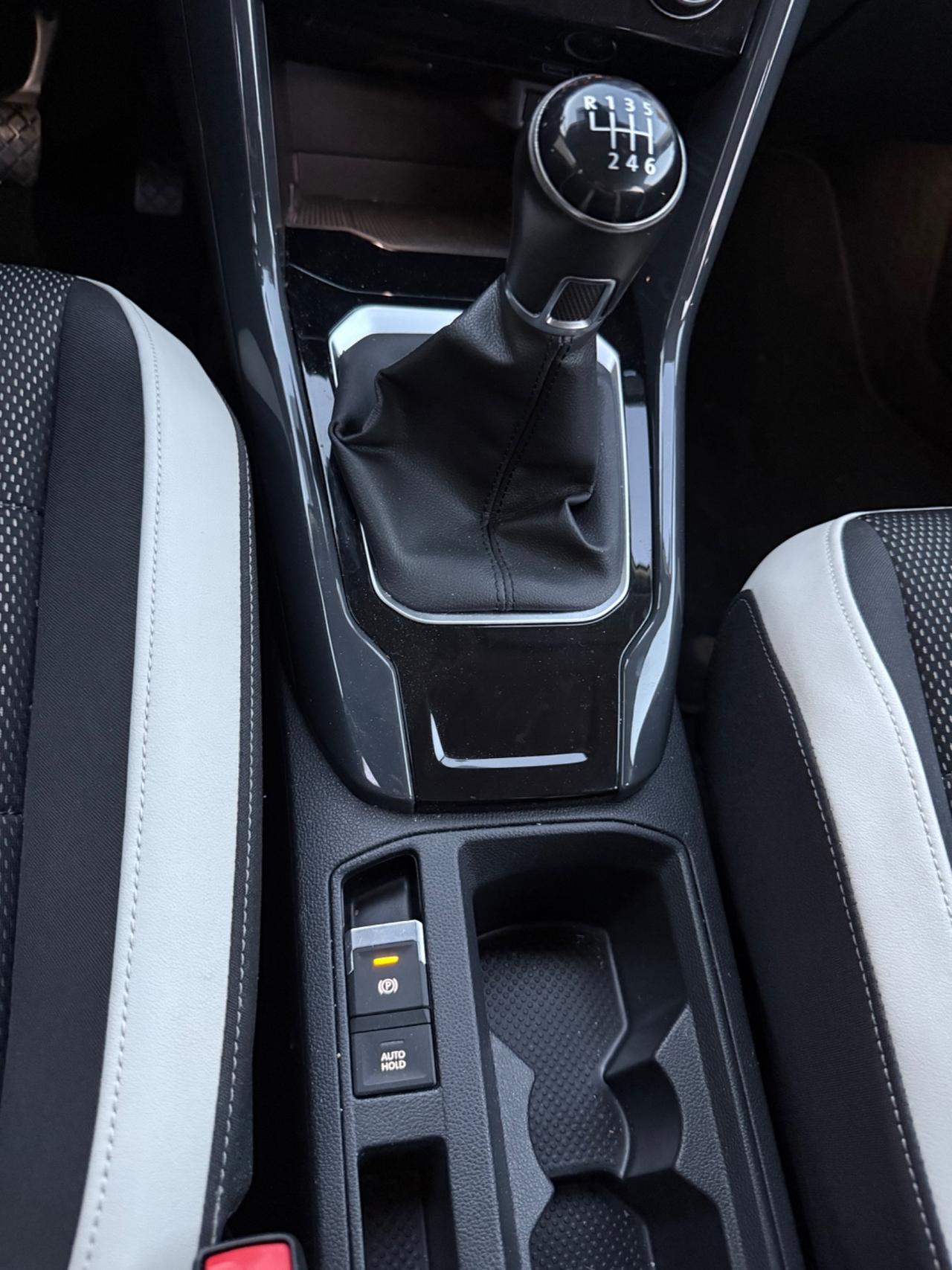Volkswagen T-Roc 1.6 TDI Advanced,Full LED,cerchi 18”,LED ambiente,ecc.