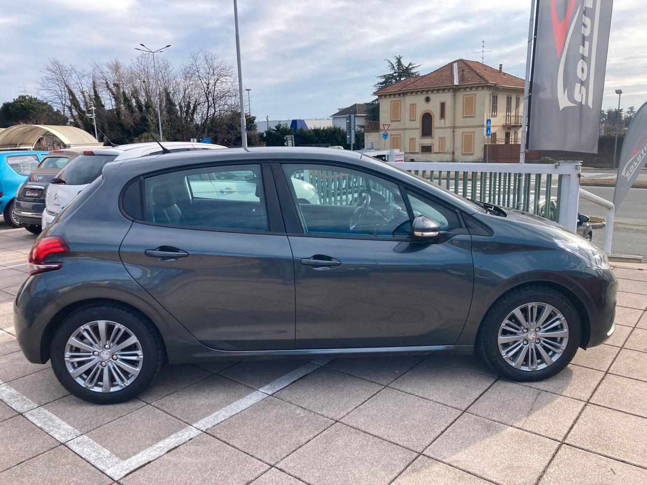 Peugeot 208 PureTech 82 5 porte Allure