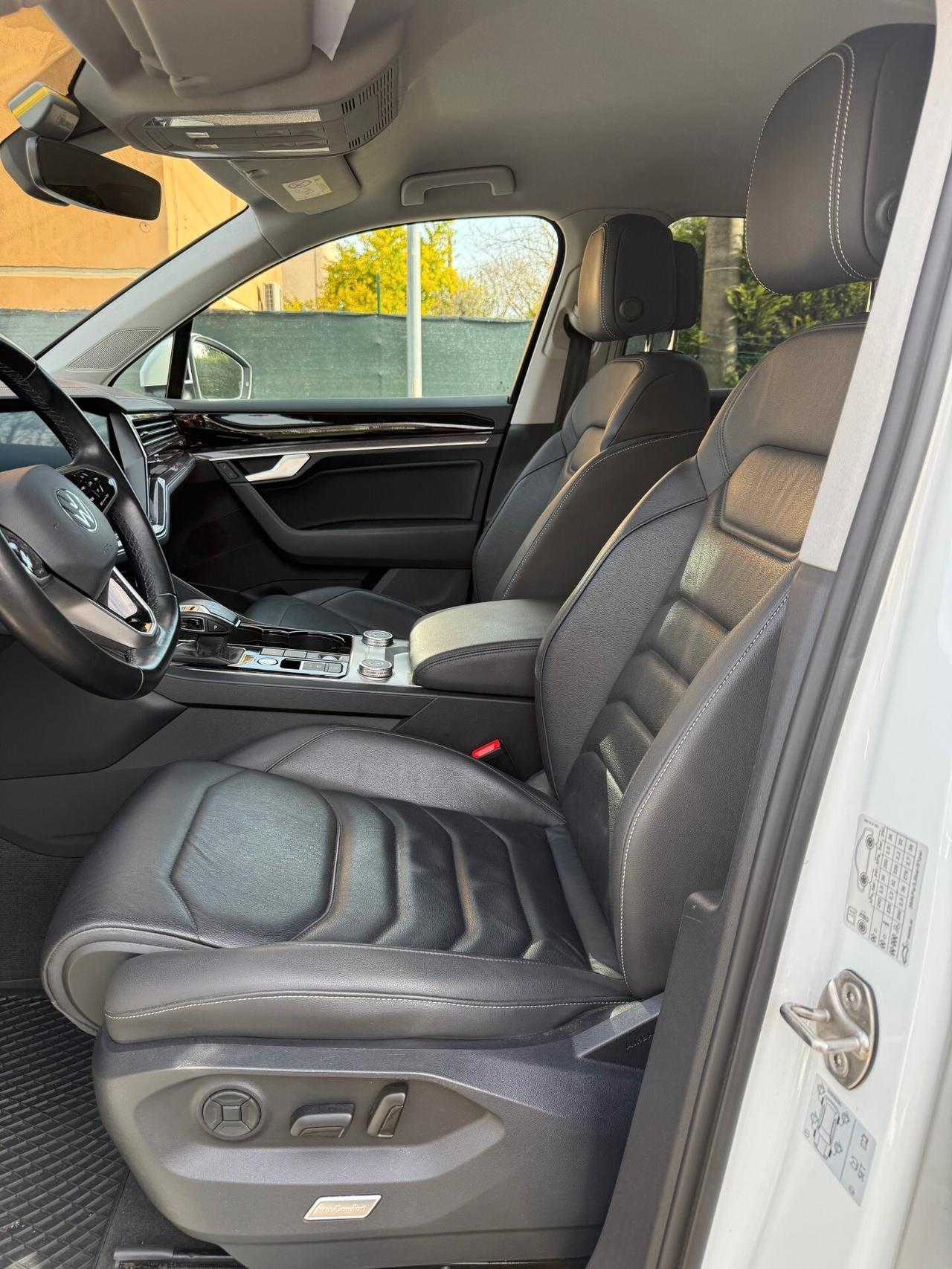 Volkswagen Touareg 3.0 V6 TDI - 4X4 - PELLE - NAV. - 12 MESI DI GAR.