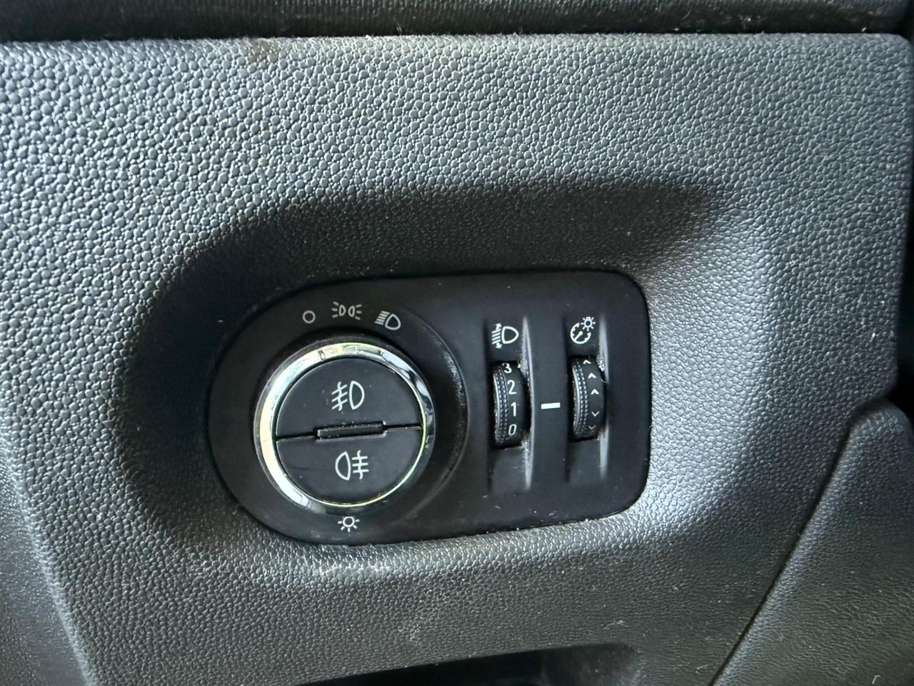 Opel Corsa 1.2 3 porte b-color ok neopatentati