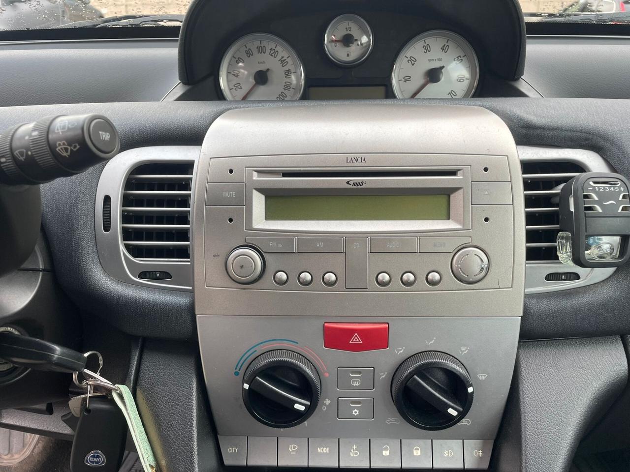 LANCIA YPSILON 1.3MJT ARGENTO 75cv