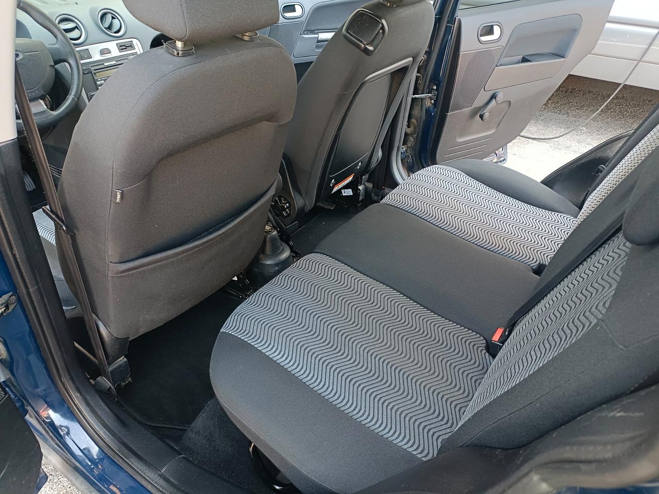 Ford Fusion 5p. GPL