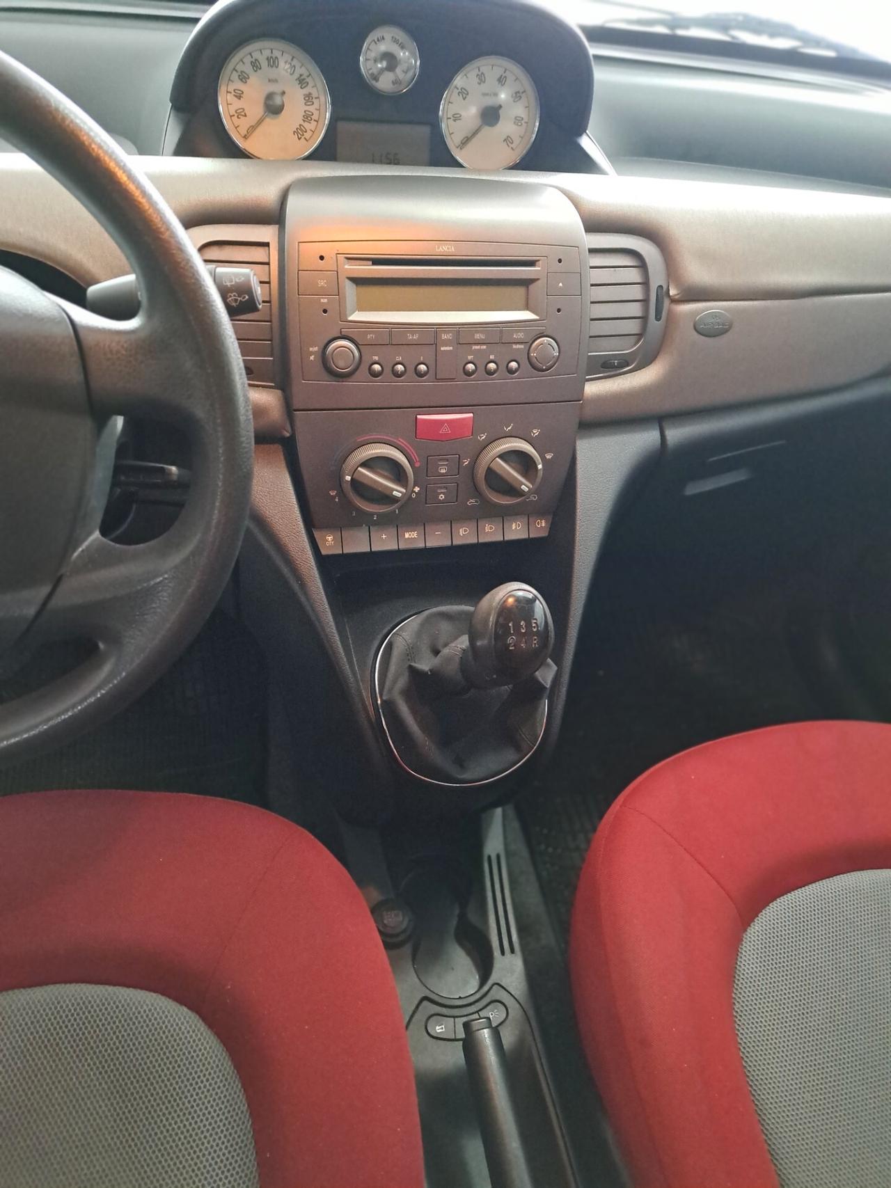 Lancia Ypsilon 1.3 MJT 75 CV Oro