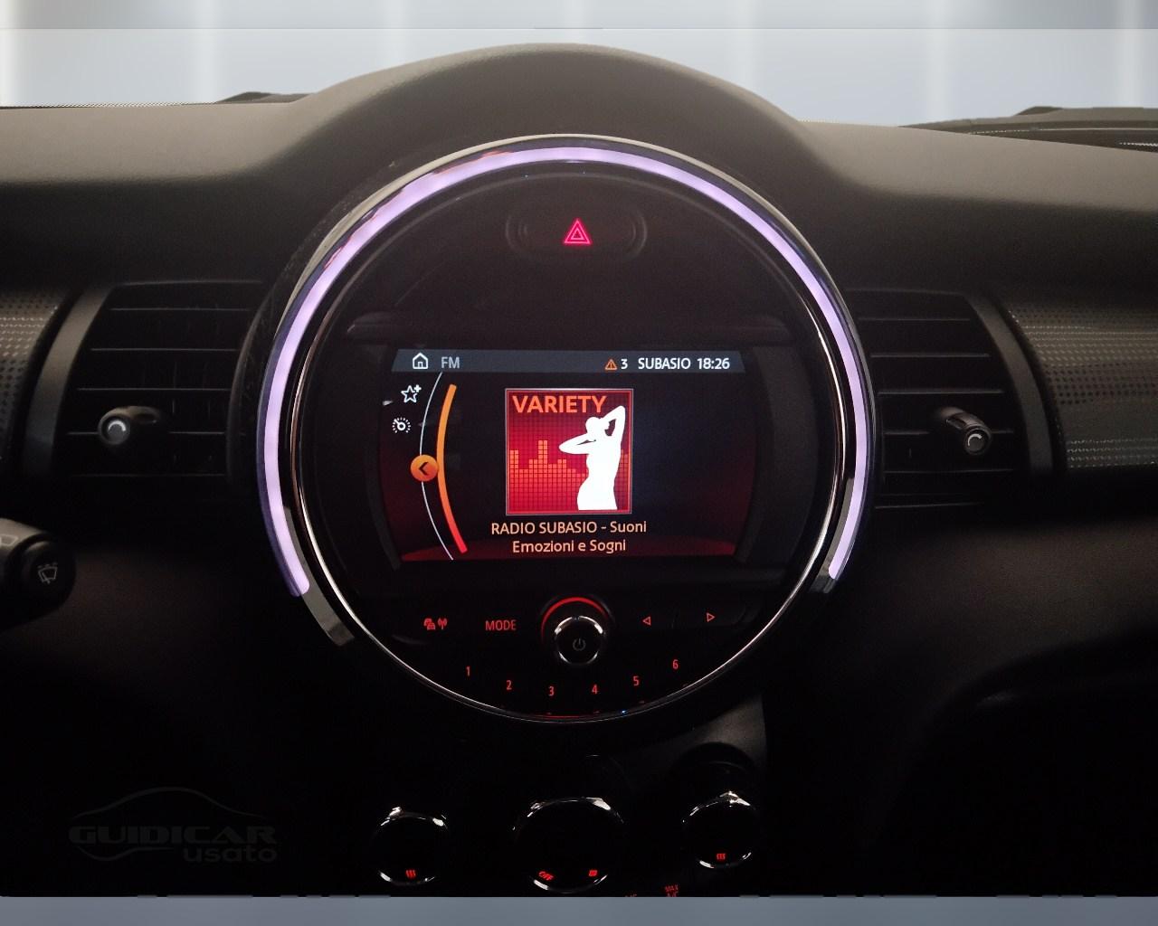 MINI Mini IV F55 2018 5p - Mini 5p 1.5 Cooper D Business XL