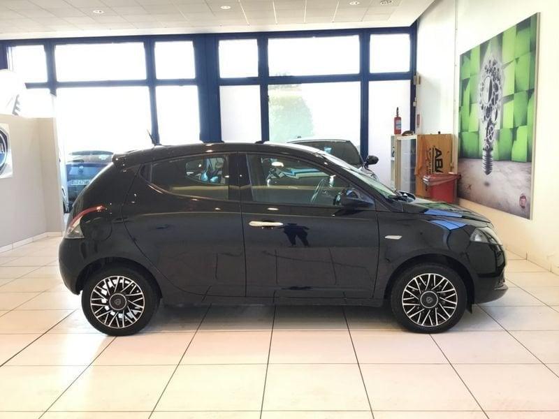 Lancia Ypsilon 1.0 FireFly 5 porte S&S Hybrid Platino MY24