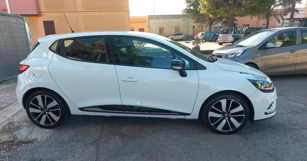 Renault Clio dCi 8V 75 CV 5 porte Moschino Intens