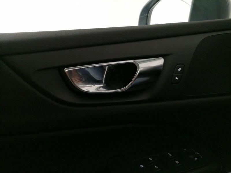 Volvo V60 2.0 b3 Momentum Business Pro auto 8m my21