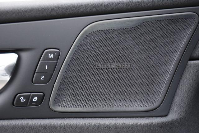 VOLVO XC60 D4 AWD Momentum *TETTUCCIO, PELLE*