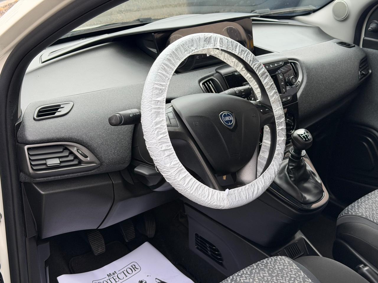 Lancia Ypsilon 1.0 FireFly 5 porte S&S Hybrid Ecochic Silver