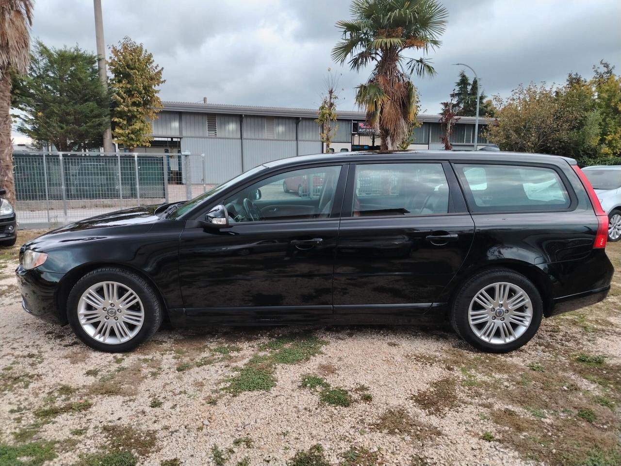 Volvo V70 2.4 D5 Summum