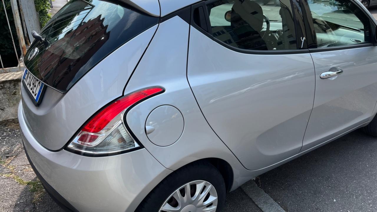 Lancia Ypsilon 1.2 69 CV Unyca