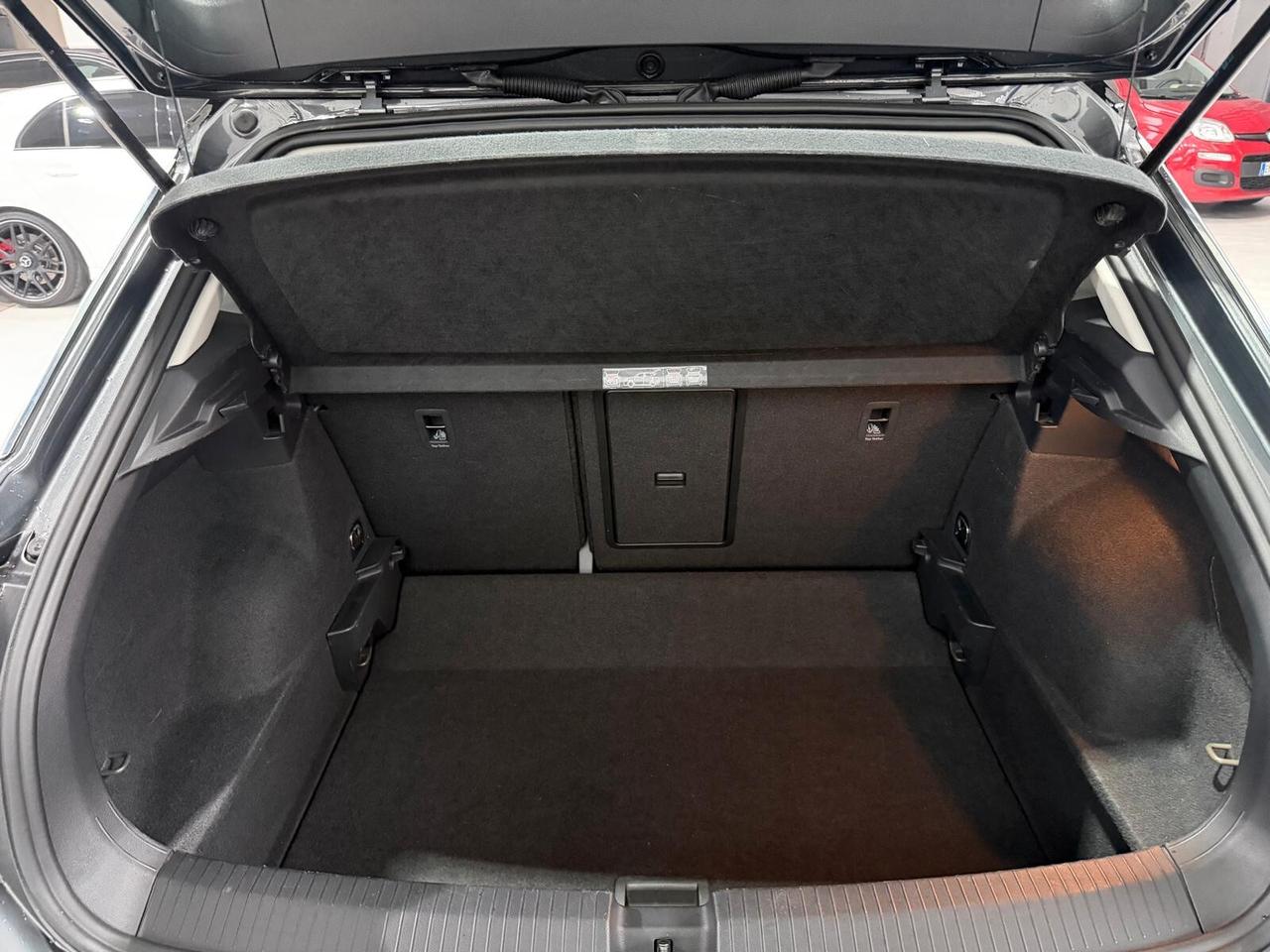 Volkswagen T-Roc Benzina Cambio Automatico 9500km