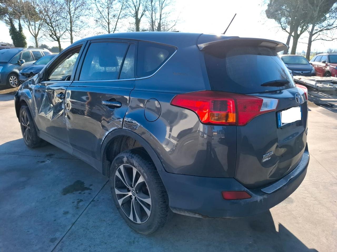 Toyota RAV 4 2.2 D-CAT 4WD - SINISTRATO