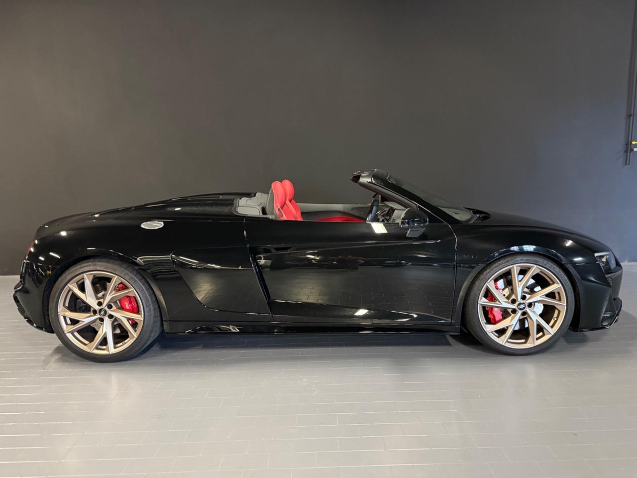 Audi R8 Spyder V10 RWD S tronic performance