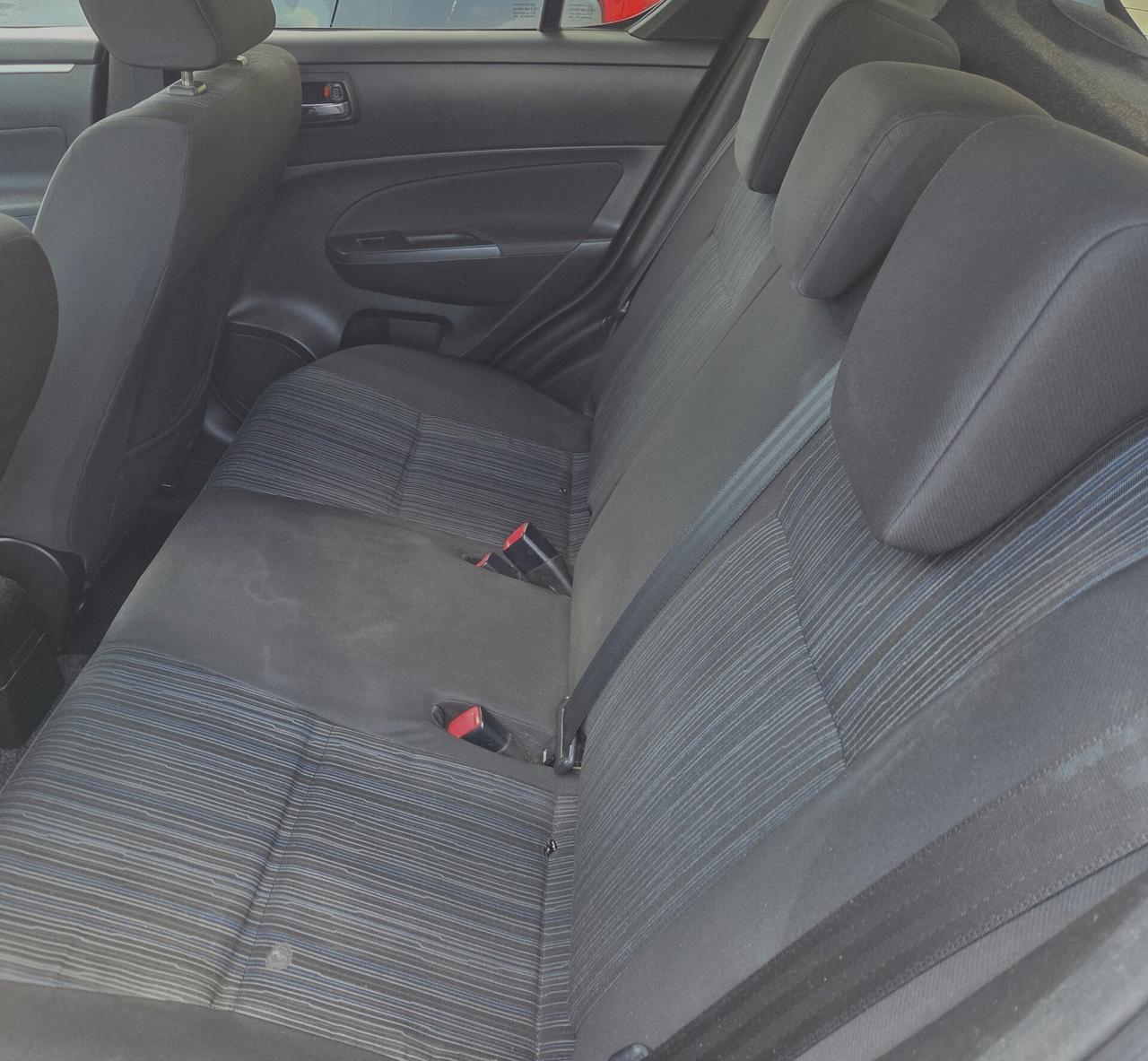 Suzuki Swift 1.3 DDiS FULL NAVI SENSORI TETTO GARANZIA