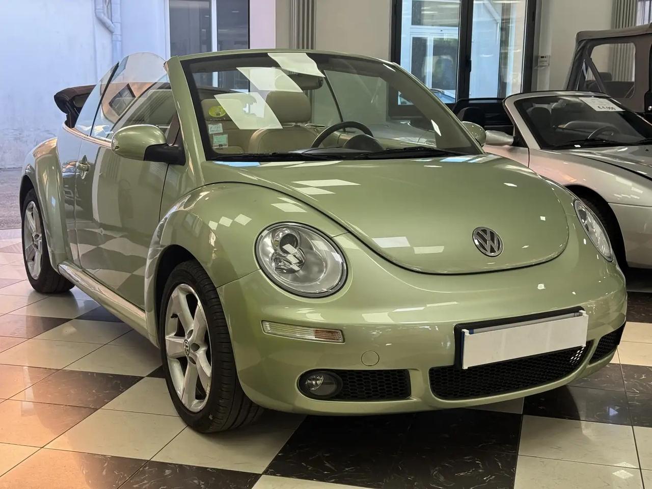 Volkswagen New Beetle 1.6 Cabrio automatica