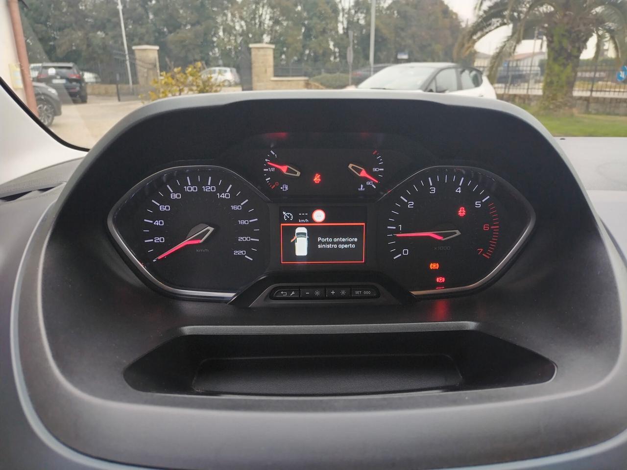 Peugeot Rifter 130cv. full.