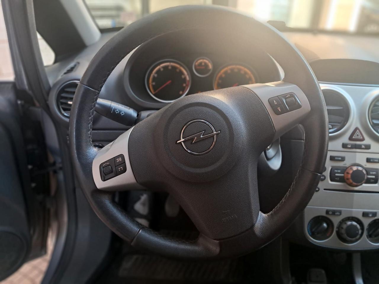 Opel Corsa 1.2 GPL-NEOPATENTATI-(2012)-Euri 4350