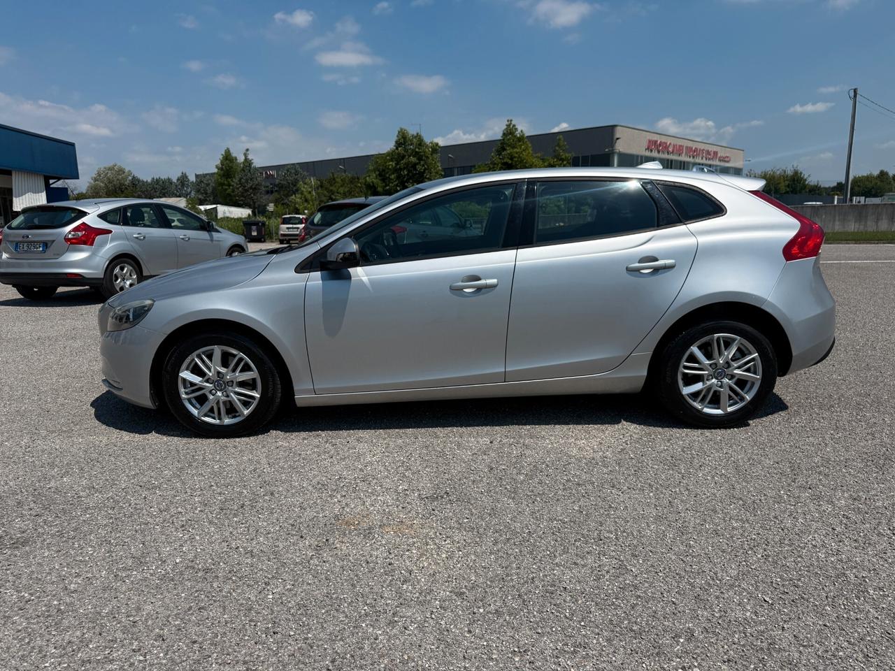 Volvo V40 D2