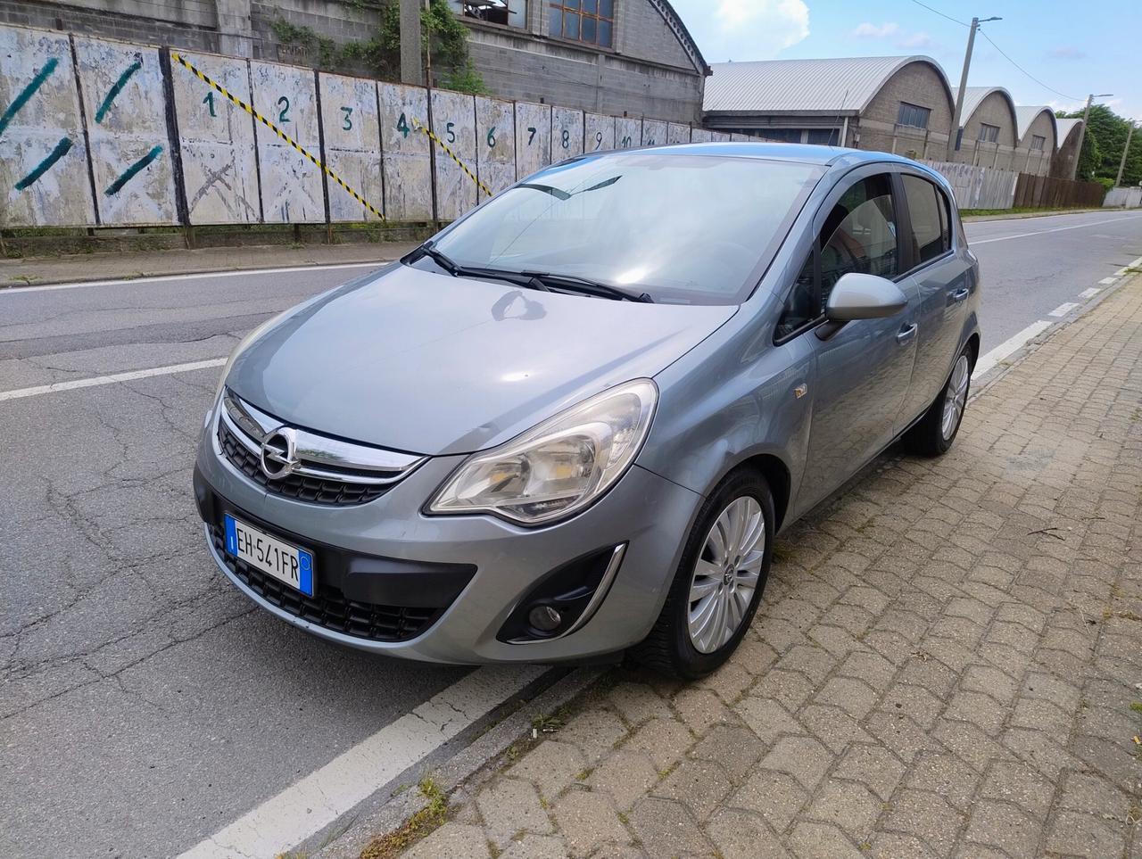 Opel Corsa 1.2 5 porte Cosmo NEOPATENTATI