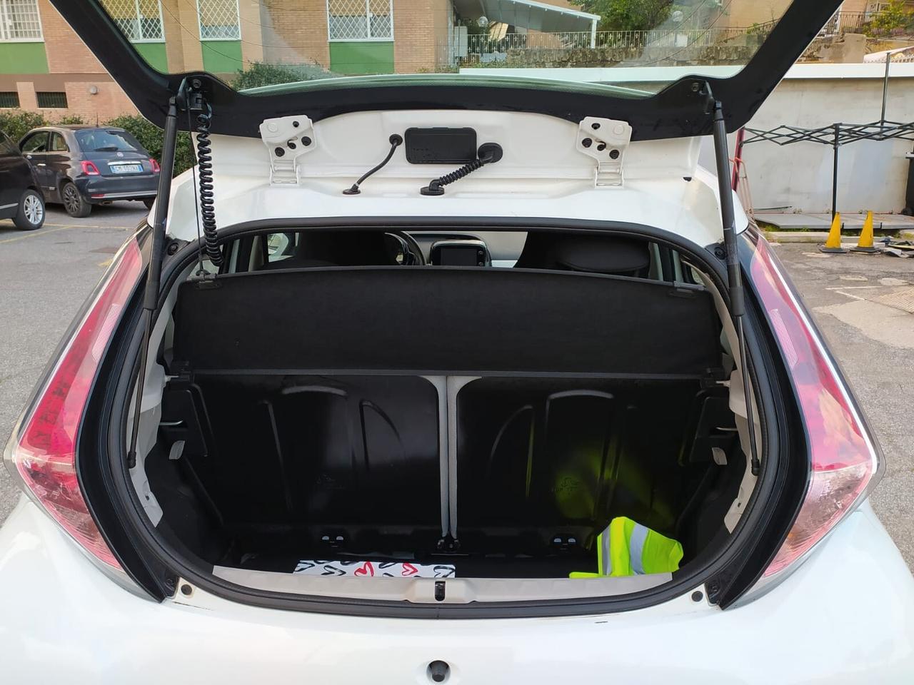 Toyota Aygo 1.0 x-play offerta del mese