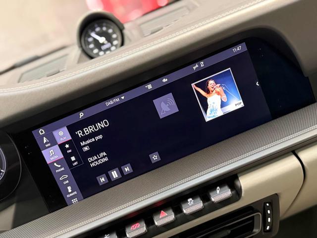 PORSCHE 911 Carrera 4