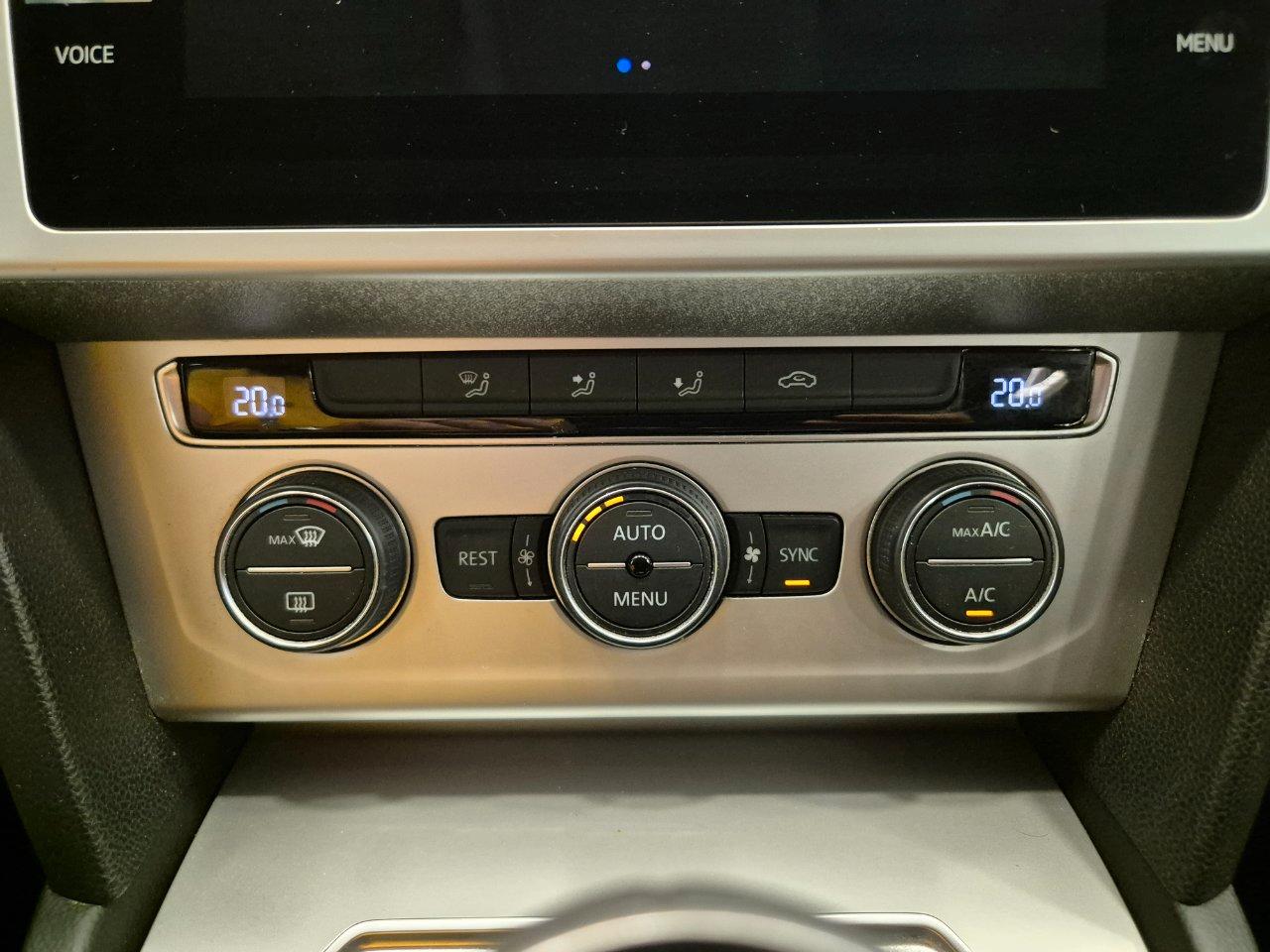 Volkswagen Passat Variant 1.6 tdi Business 120cv - NEOPATENTATI - ACC/Lim - Carplay - Sens. Park.